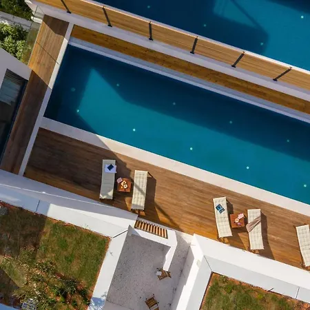 Carpe Omnia With Pool I *